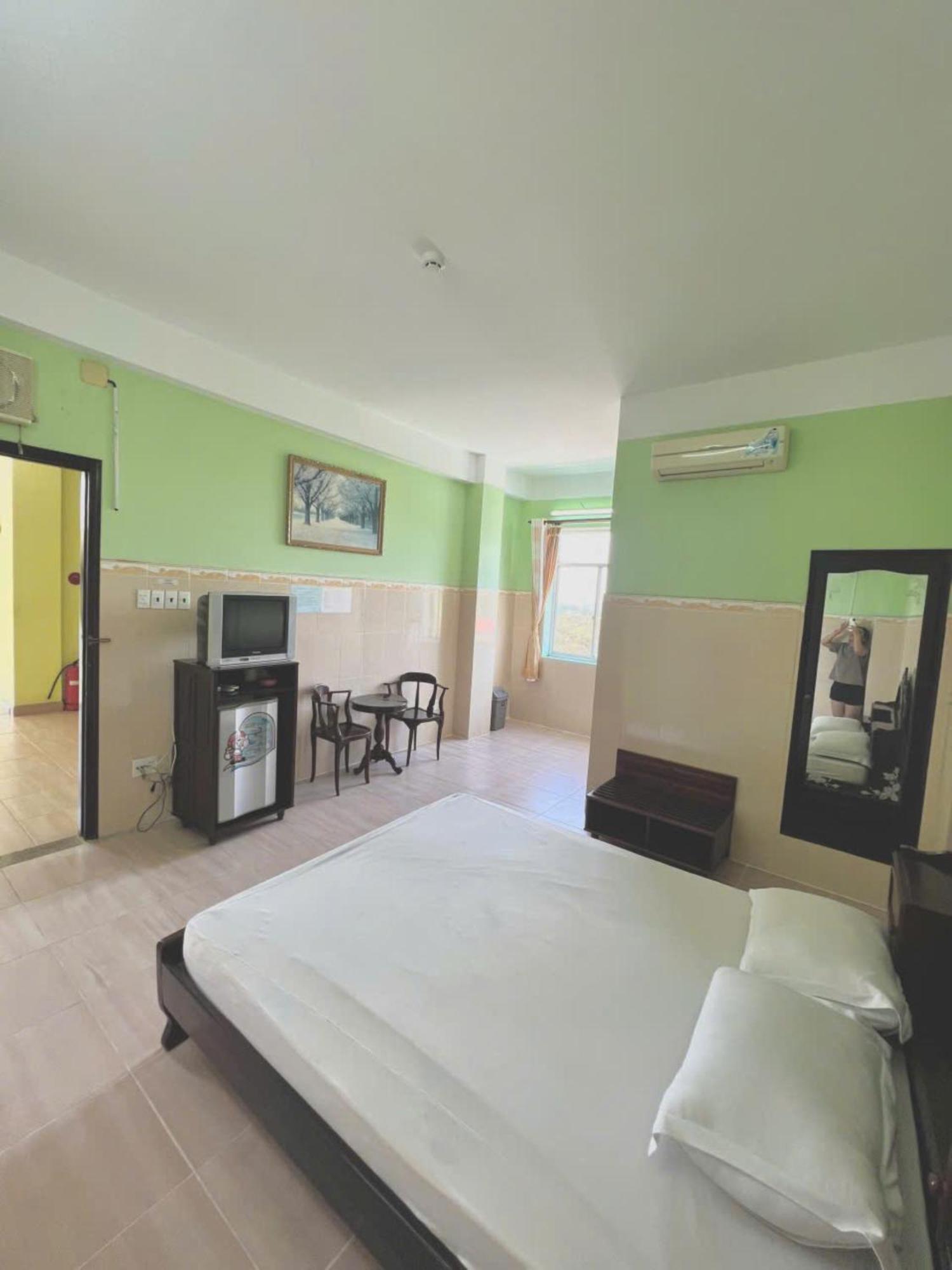 Phi Long 2 Hotel Thu Dau Mot Экстерьер фото